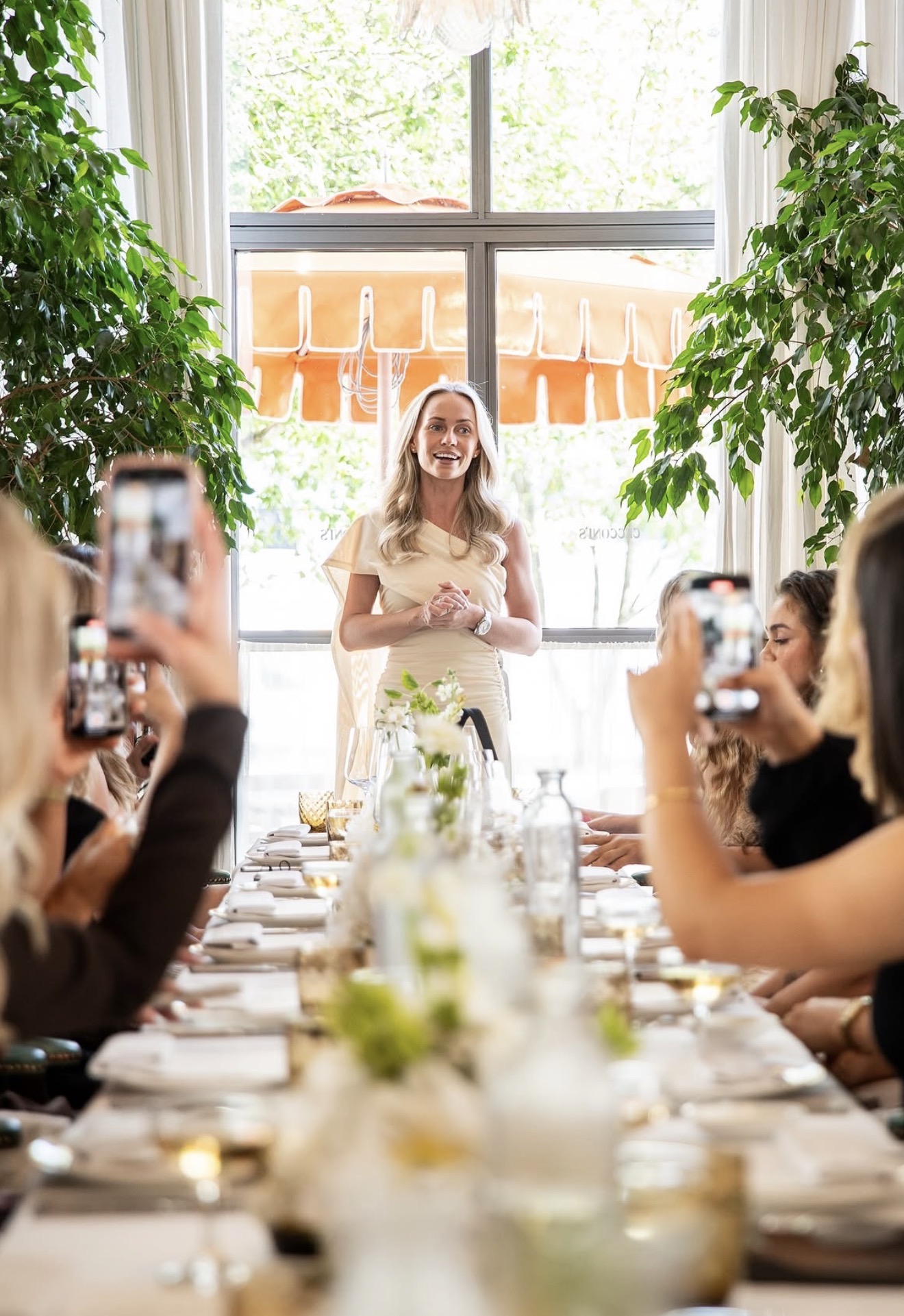 Josefine Bak på scene til foredrag